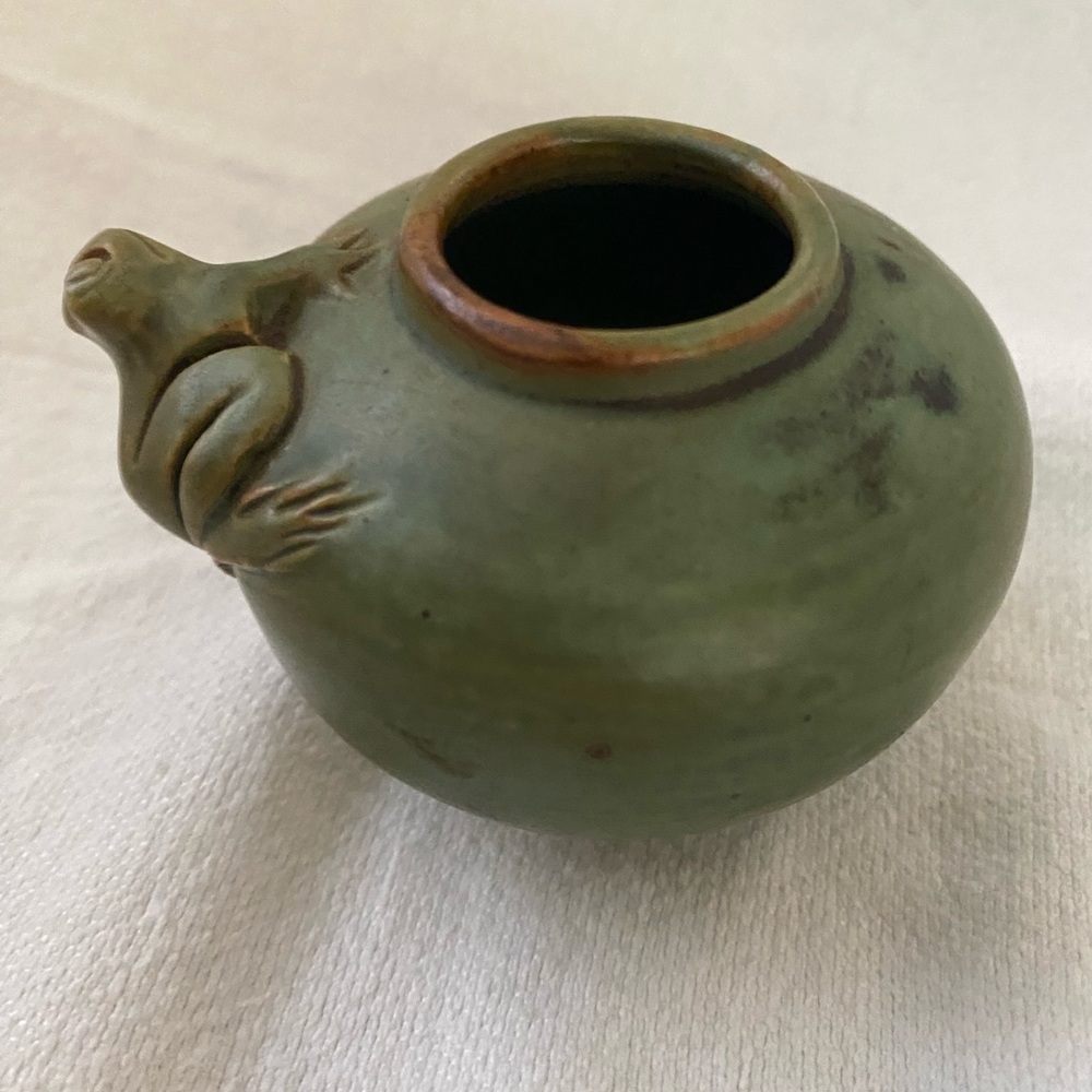 Sage Mossy Green Small Frog Ceramic Budvase - Picture 2 of 10